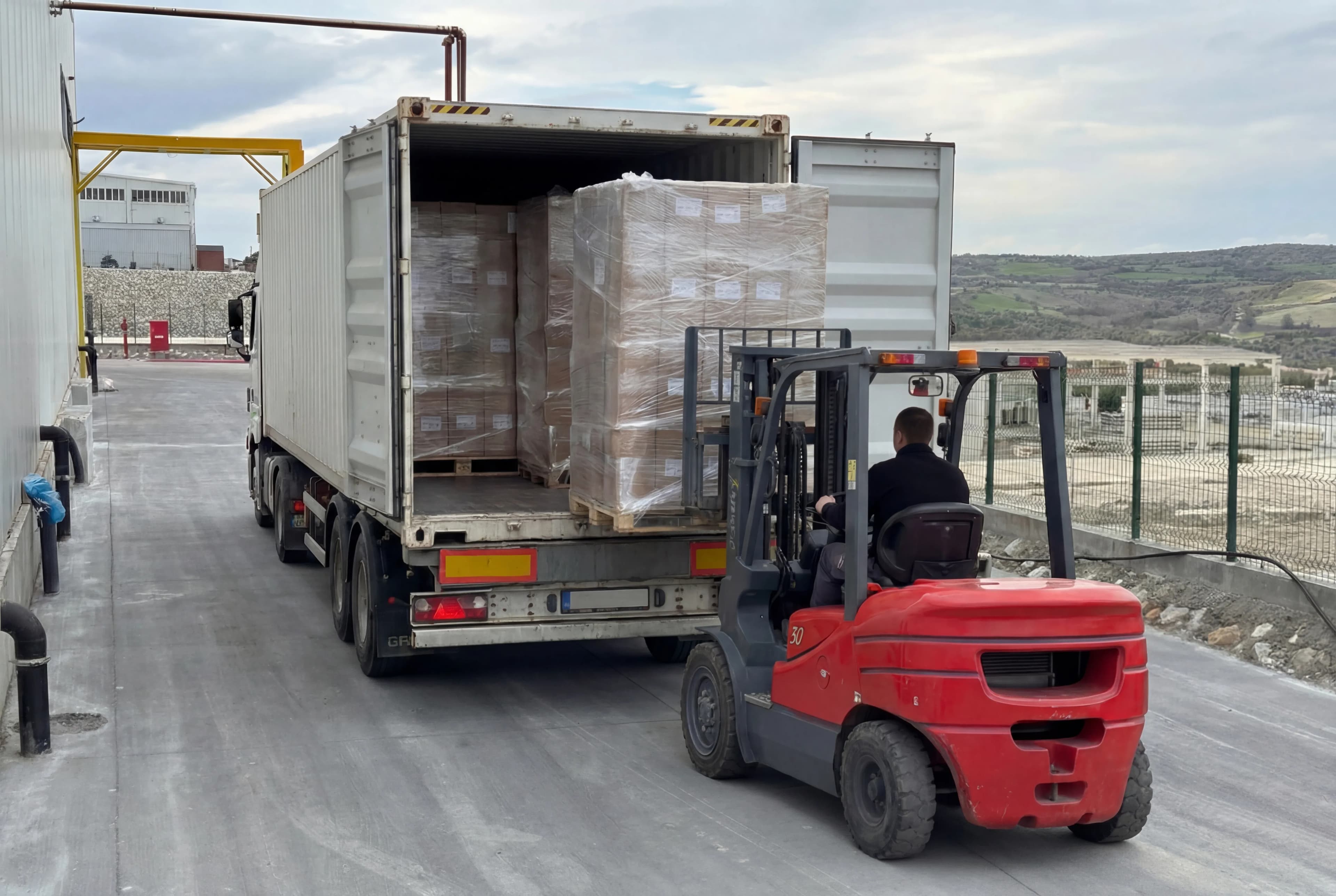 MGS POF shrink film sevkiyat yukleme — forklift ile kamyon yukleme Balikesir tesisi