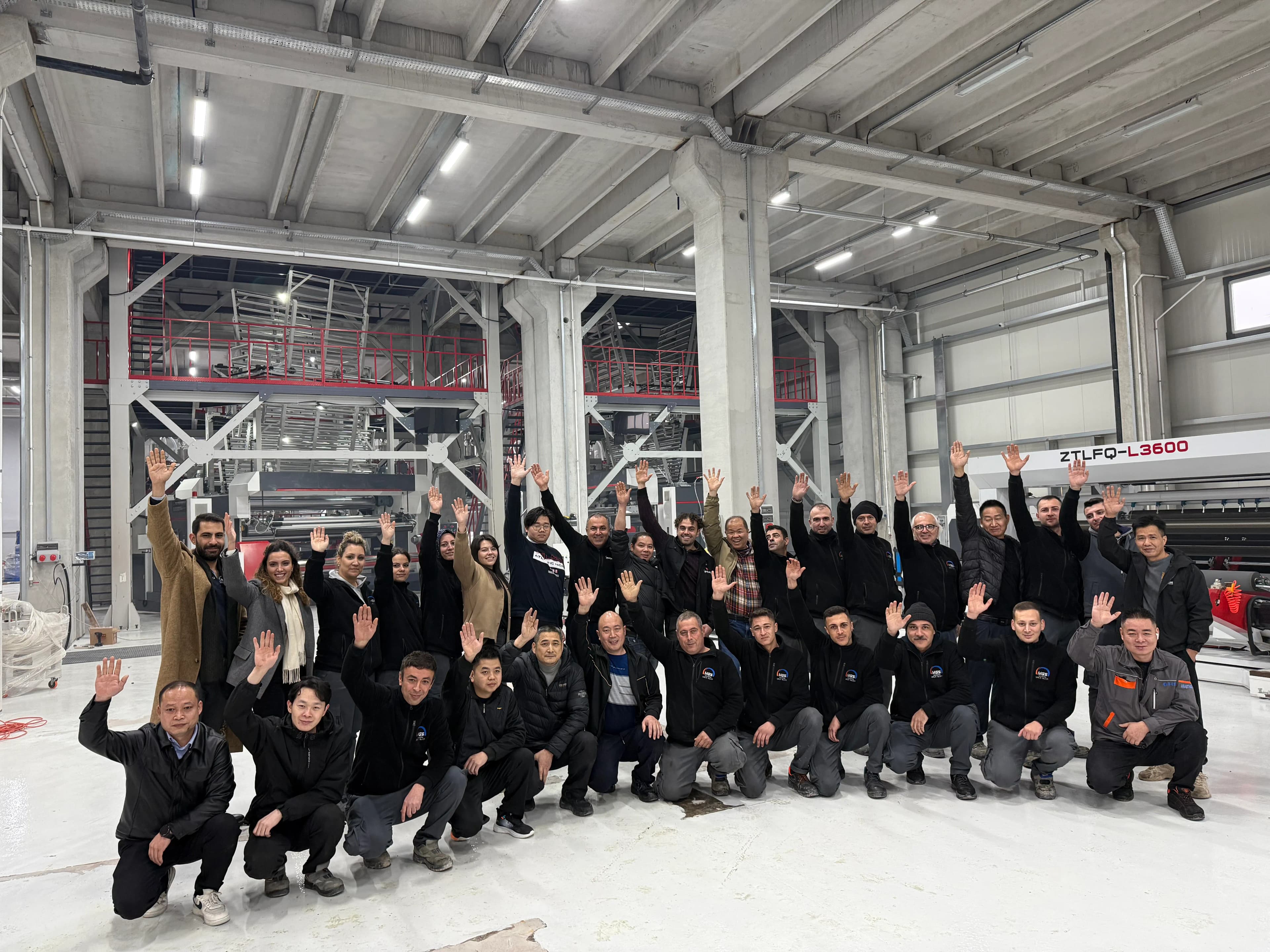 Türk-Çin ortak mühendislik ekibi, Balıkesir tesisinde.